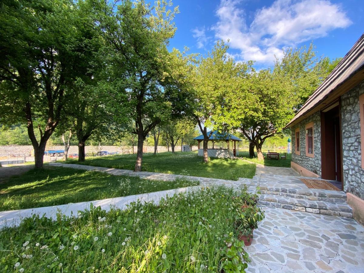 Peraj Guesthouse Vermosh エクステリア 写真